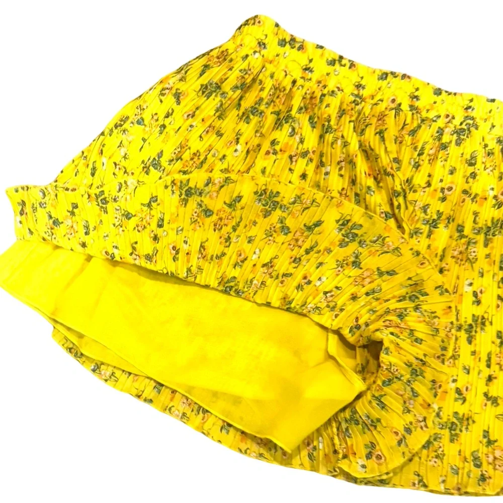 Chelsea & Violet | Women’s Pleated Yellow & Floral Mini Skort | L